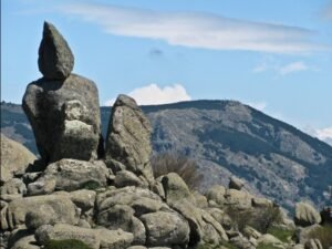 Ruta de las Machotas y Pico del Fraile: Un Camino entre Historia y Vistas Panorámicas.