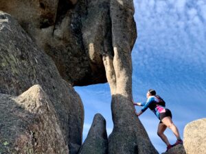 Ascensión al Yelmo: Entre Rocas y Elefantitos