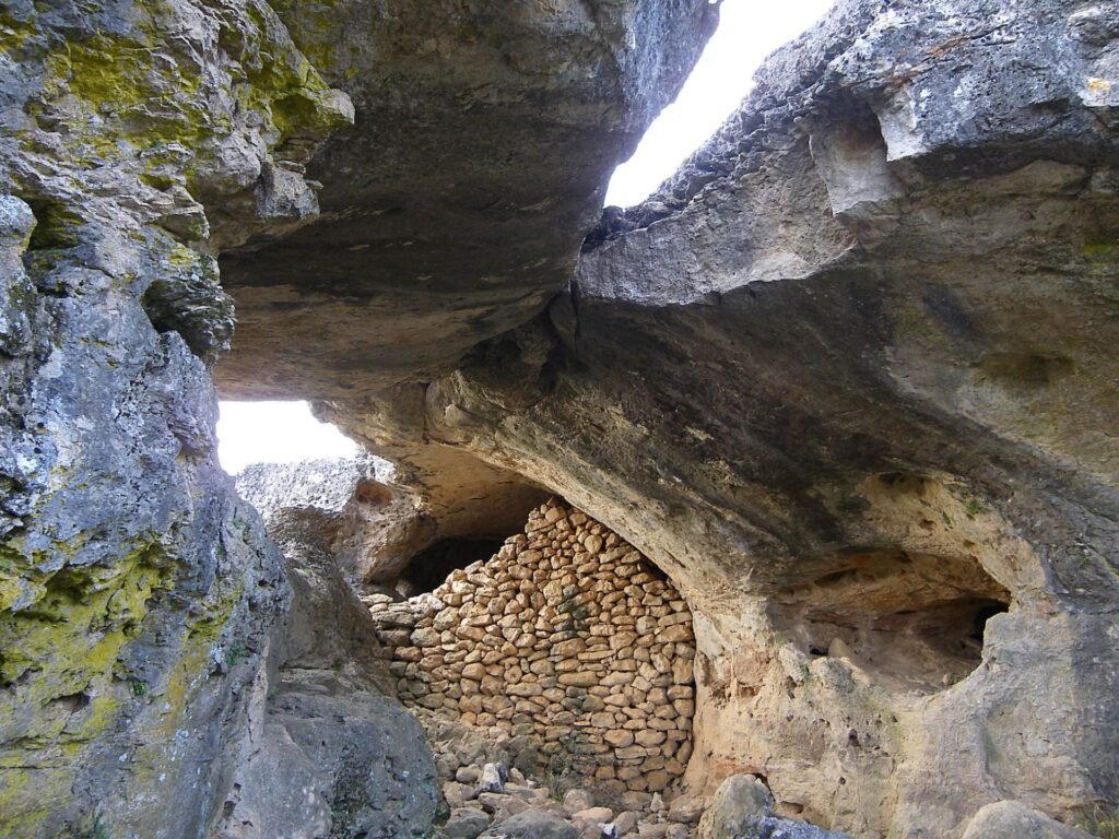 Sendero Mágico: Explorando la Ciudad Encantada de Tamajón