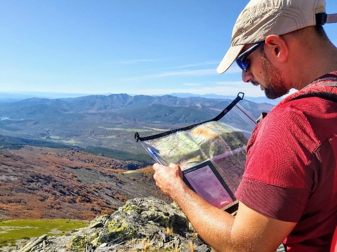 Formación de orientación básica para Actividades al Aire Libre: Mapa y Brújula